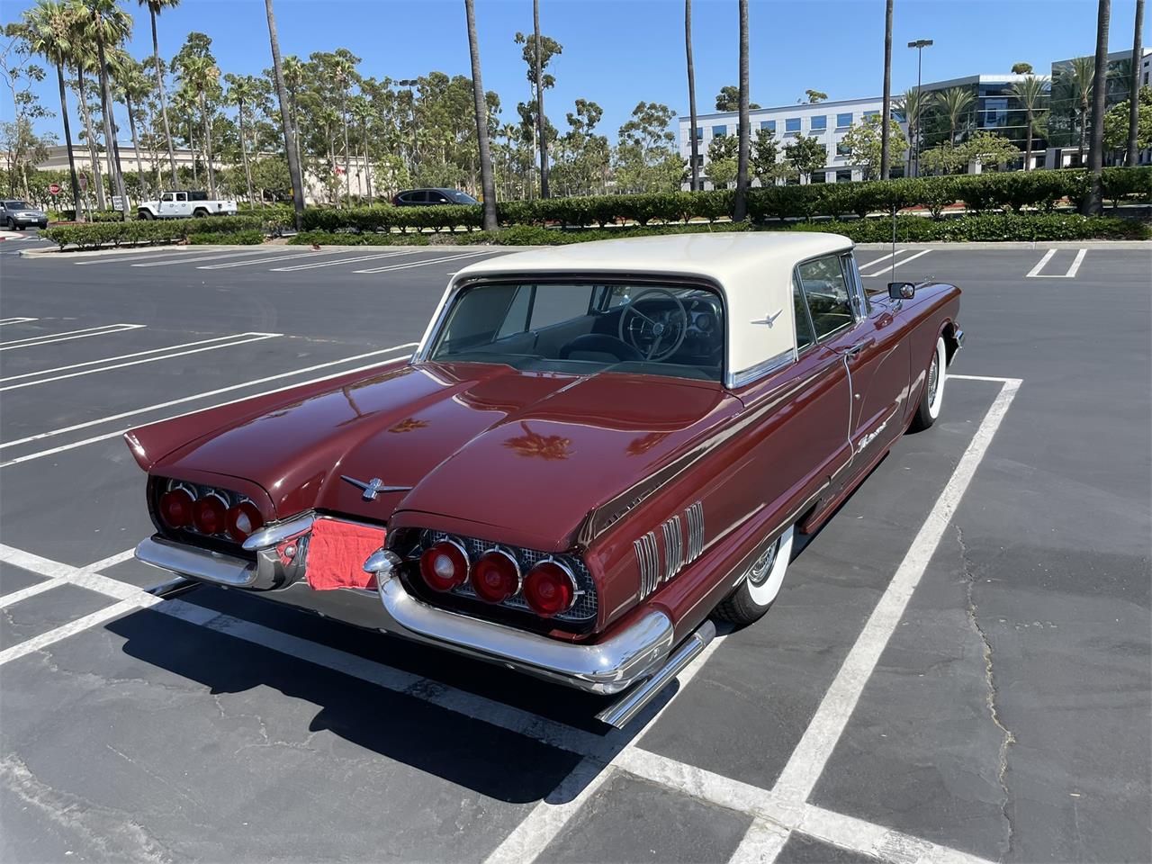 Ford-Thunderbird-1960-Red-Black-And-White-4