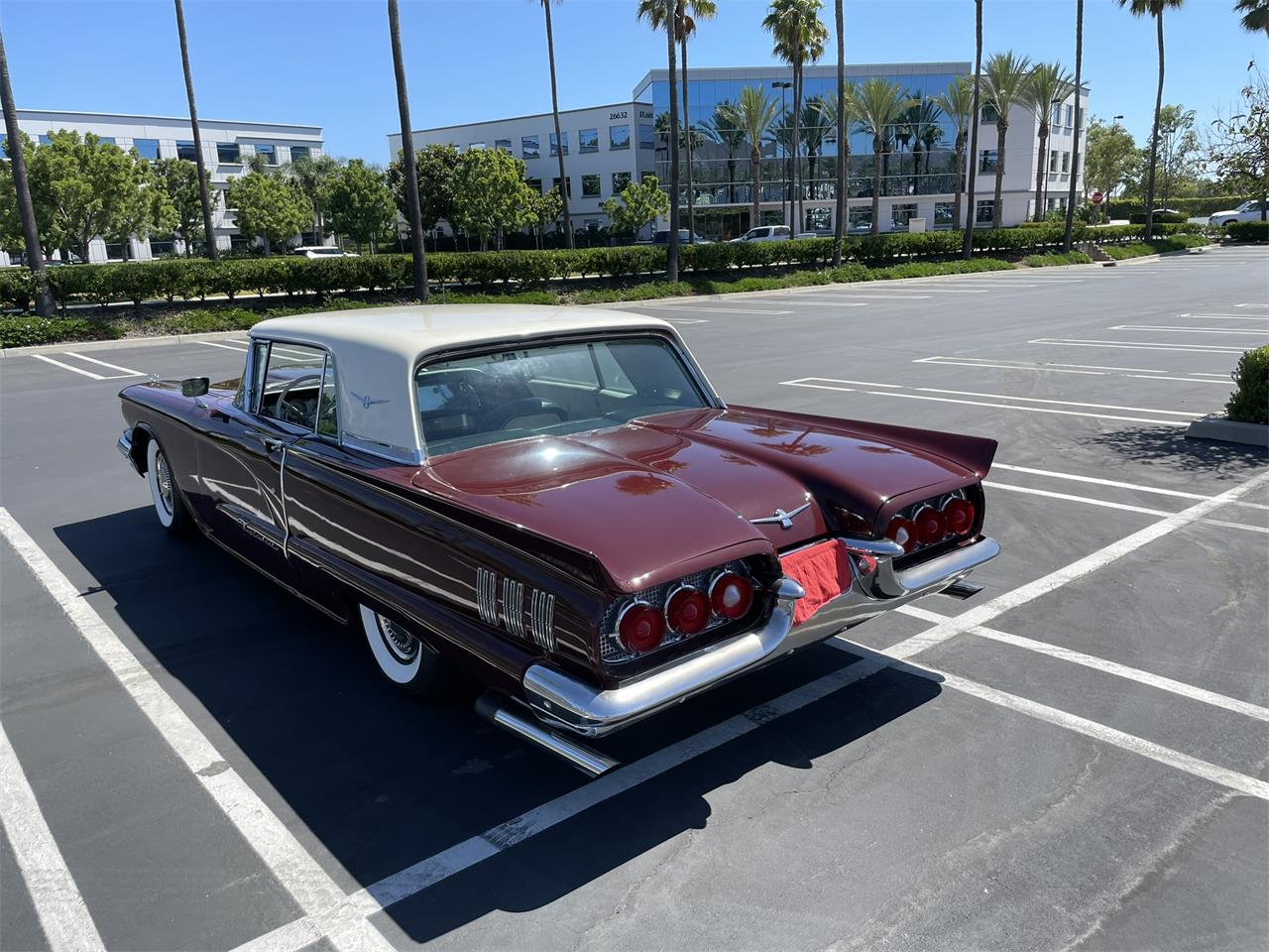 Ford-Thunderbird-1960-Red-Black-And-White-5