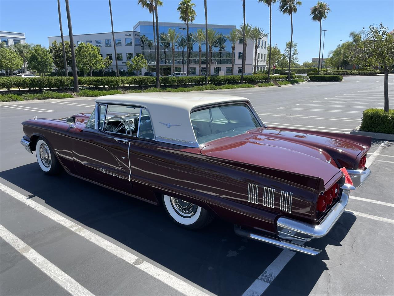 Ford-Thunderbird-1960-Red-Black-And-White-6
