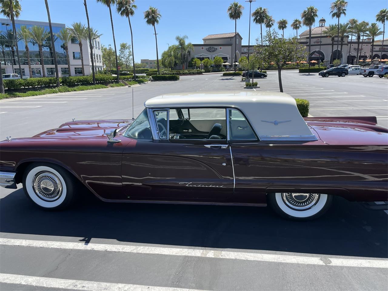 Ford-Thunderbird-1960-Red-Black-And-White-7