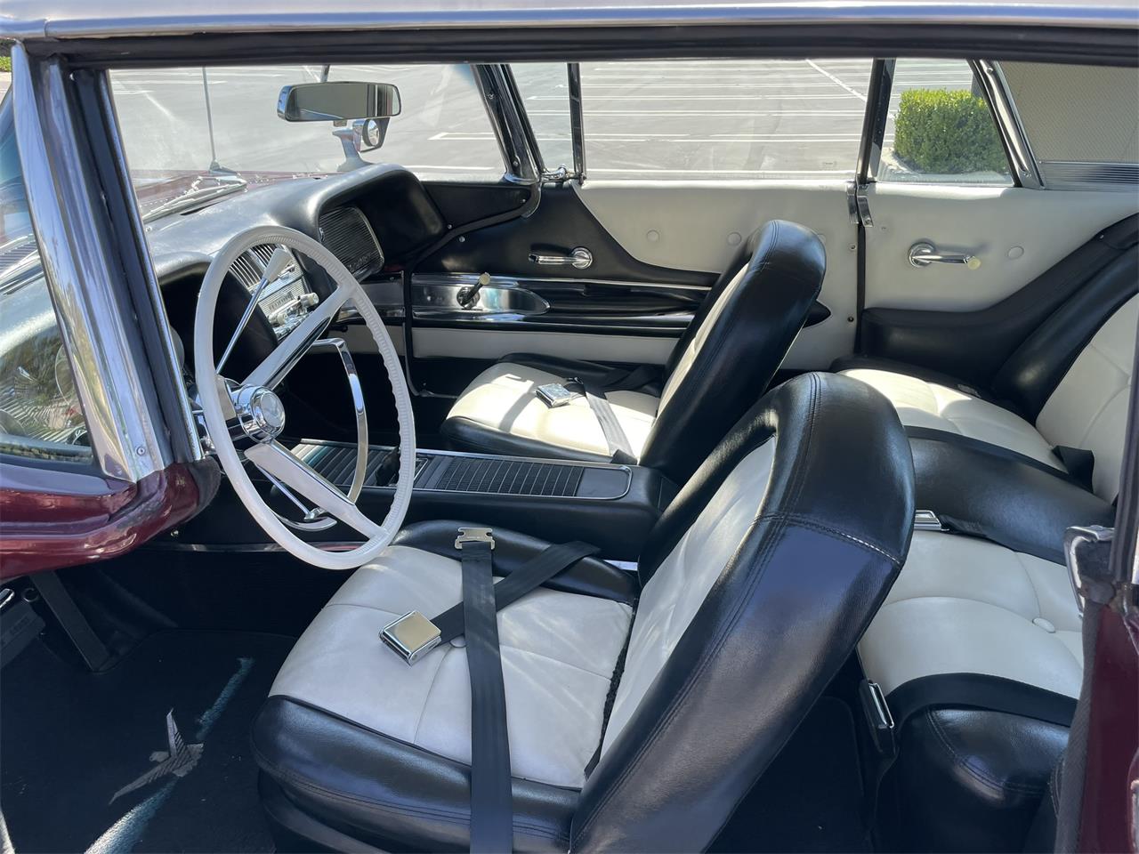 Ford-Thunderbird-1960-Red-Black-And-White-9