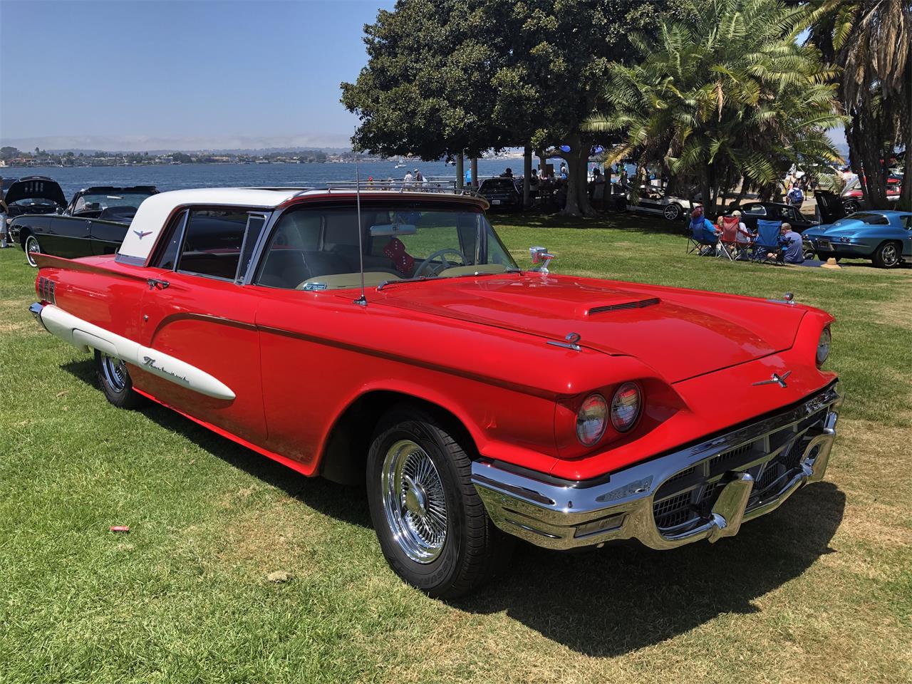 Ford-Thunderbird-1960-Red-amp-White-custom-2-tone-tans-1