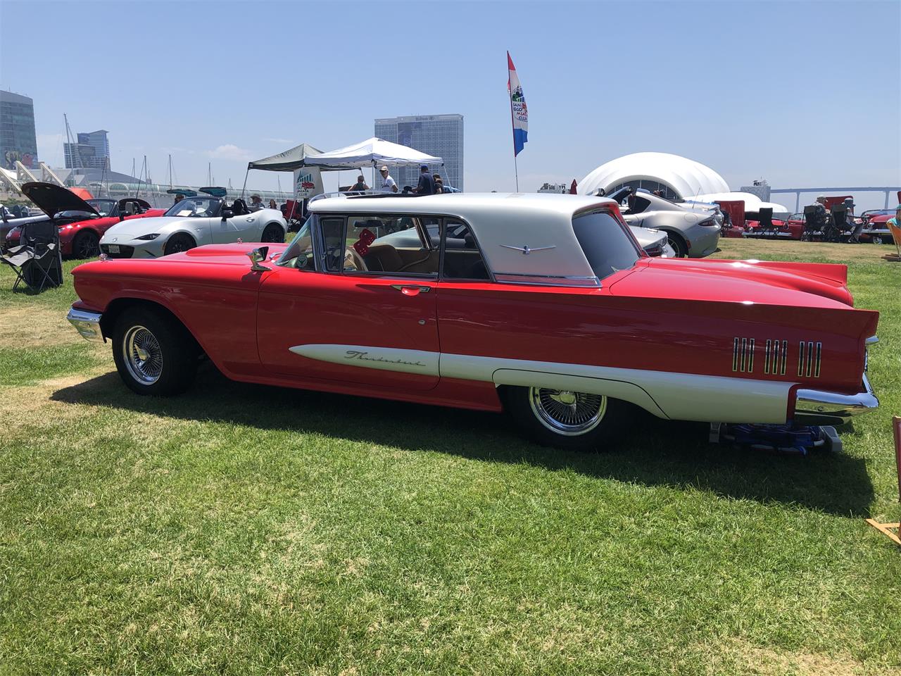 Ford-Thunderbird-1960-Red-amp-White-custom-2-tone-tans-7