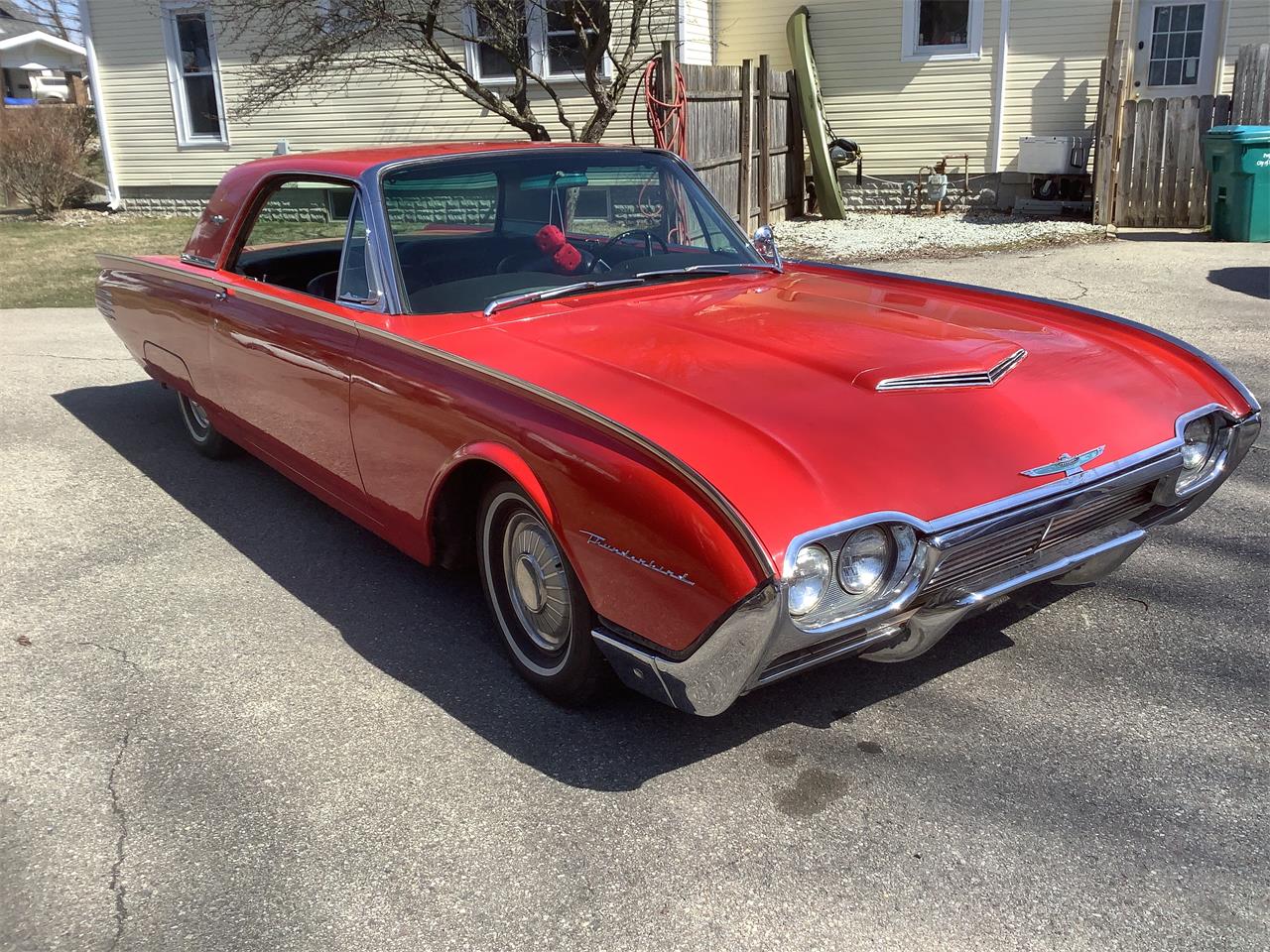 Ford-Thunderbird-1961-Red-Black-2