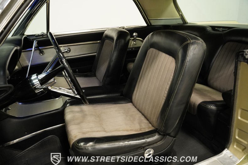 Ford-Thunderbird-1962-Champagne-Beige-Black-2