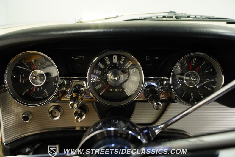 Ford-Thunderbird-1962-Champagne-Beige-Black-36