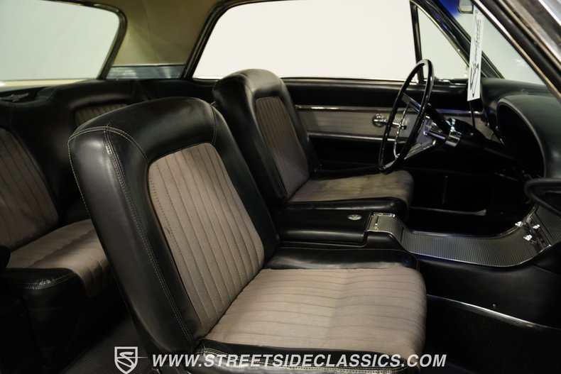 Ford-Thunderbird-1962-Champagne-Beige-Black-44