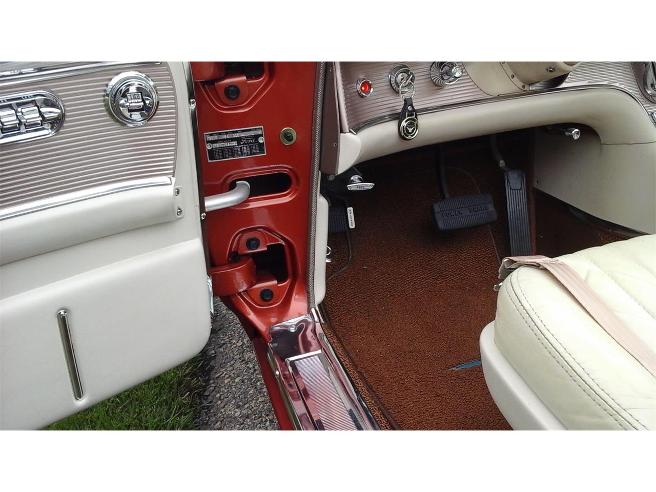 Ford-Thunderbird-1962-Chestnut-Pearlescent-Beige-19