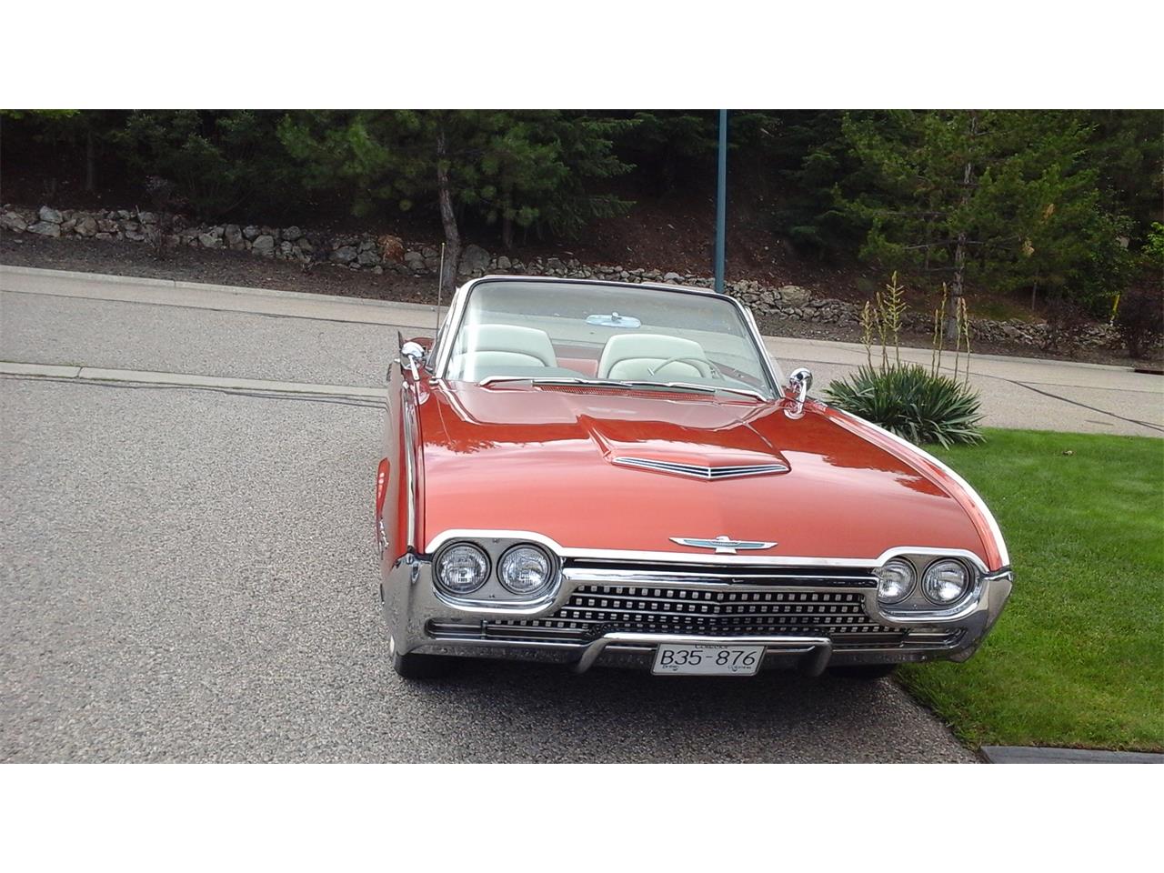 Ford-Thunderbird-1962-Chestnut-Pearlescent-Beige-2