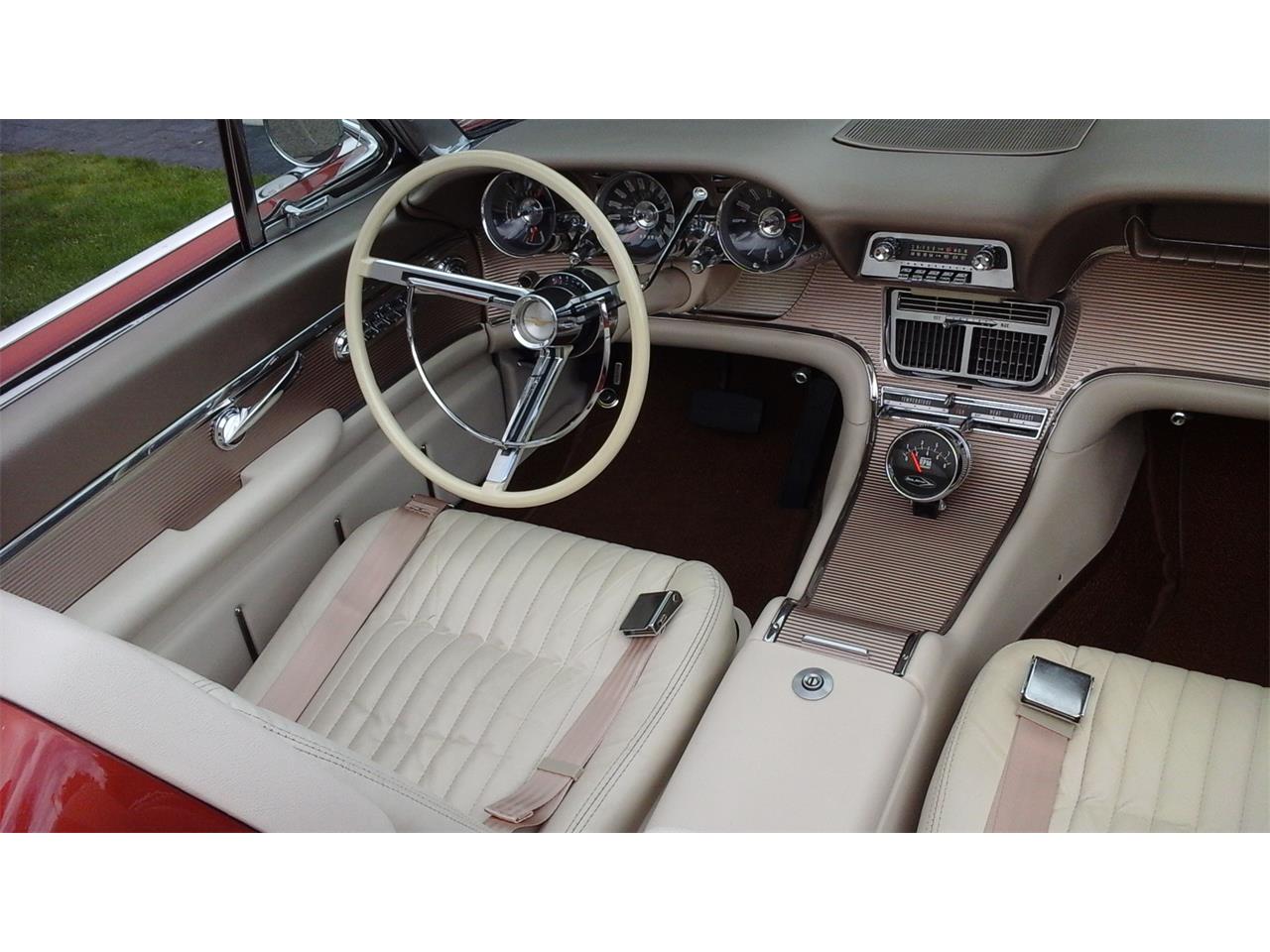 Ford-Thunderbird-1962-Chestnut-Pearlescent-Beige-21
