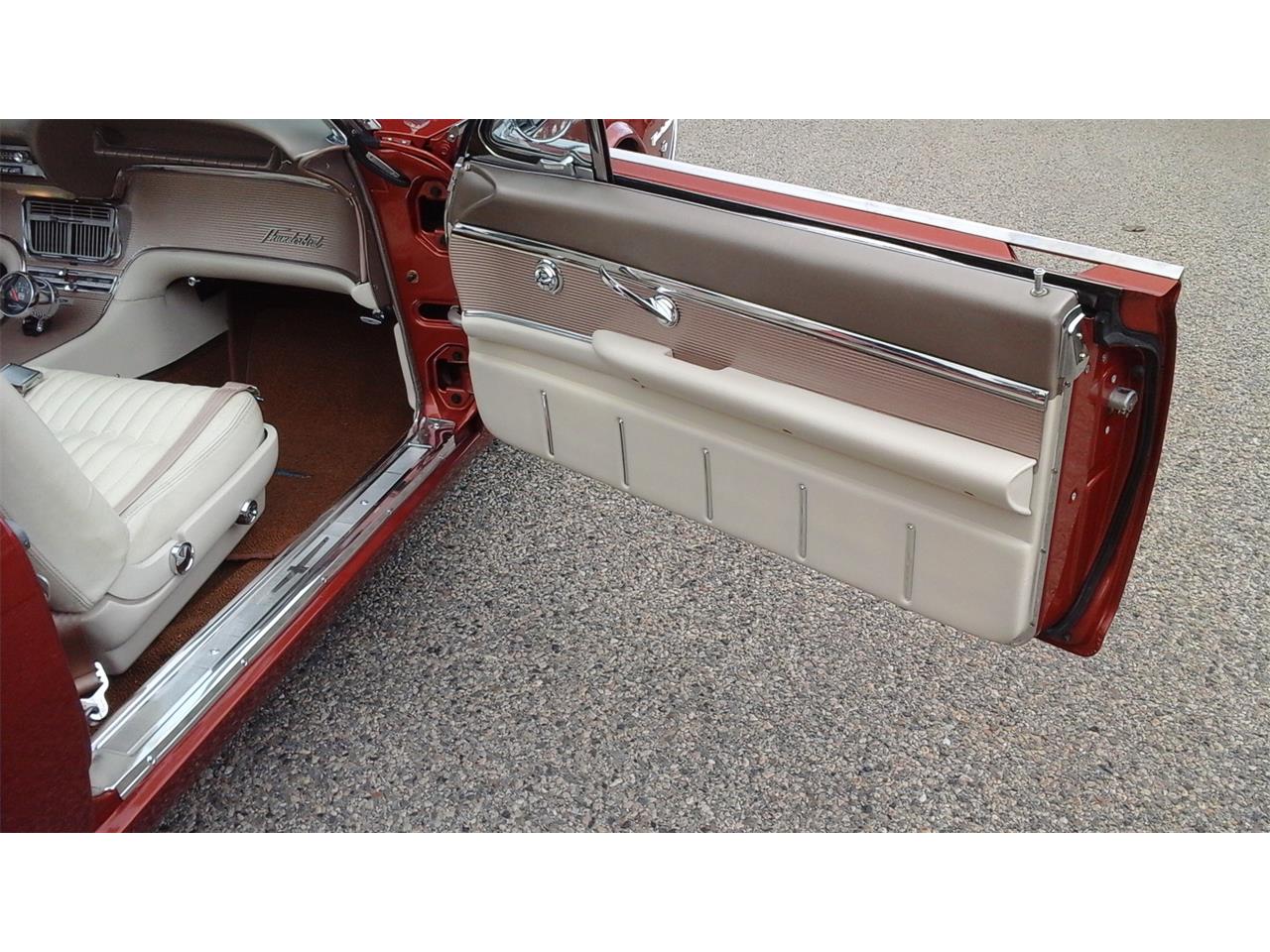 Ford-Thunderbird-1962-Chestnut-Pearlescent-Beige-23