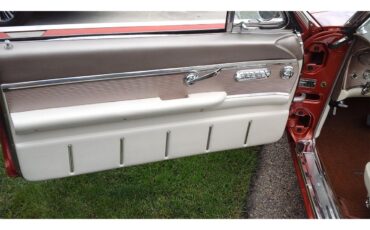 Ford-Thunderbird-1962-Chestnut-Pearlescent-Beige-3