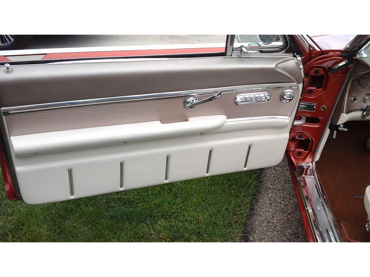 Ford-Thunderbird-1962-Chestnut-Pearlescent-Beige-3