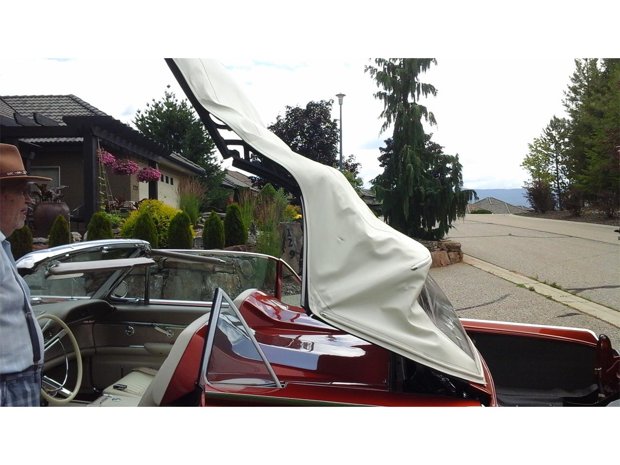 Ford-Thunderbird-1962-Chestnut-Pearlescent-Beige-31