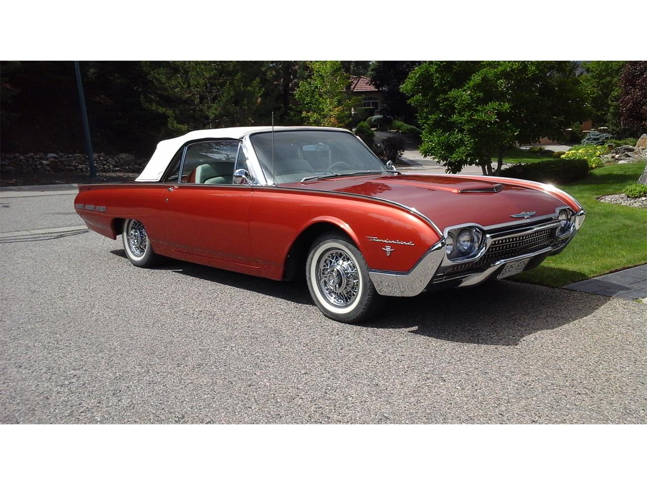 Ford-Thunderbird-1962-Chestnut-Pearlescent-Beige-32