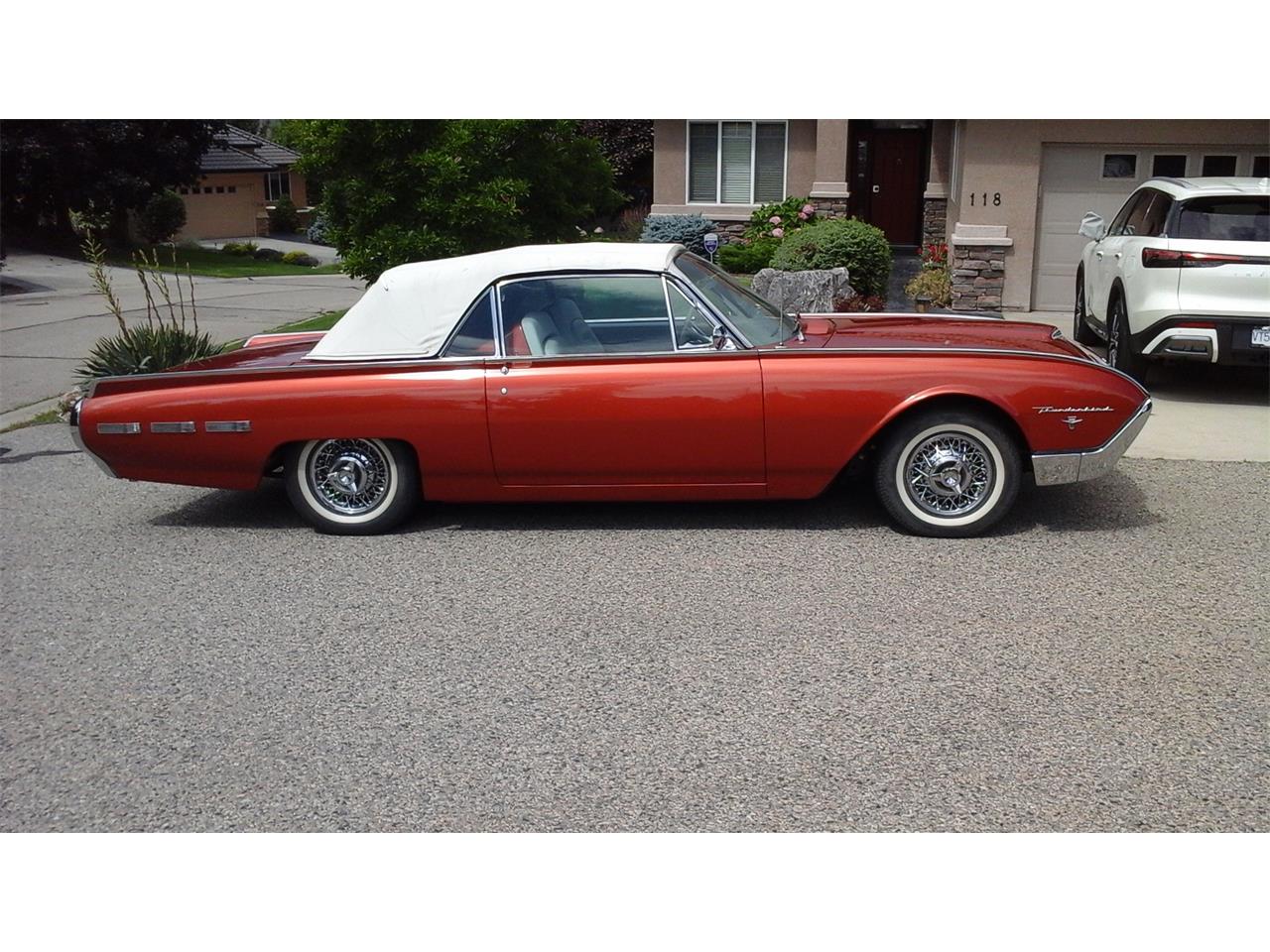 Ford-Thunderbird-1962-Chestnut-Pearlescent-Beige-33