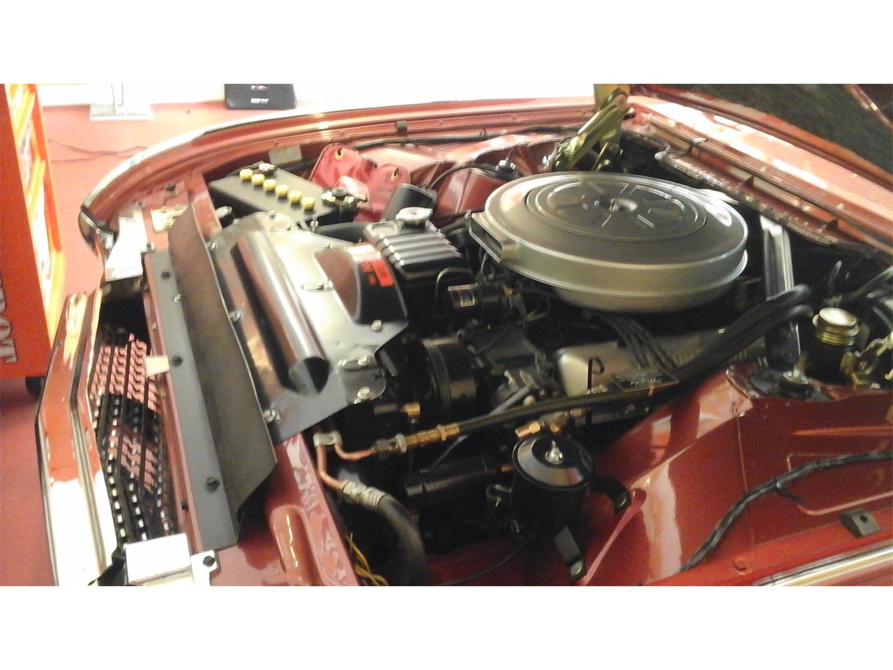 Ford-Thunderbird-1962-Chestnut-Pearlescent-Beige-7