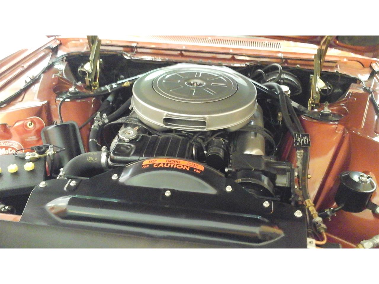 Ford-Thunderbird-1962-Chestnut-Pearlescent-Beige-8