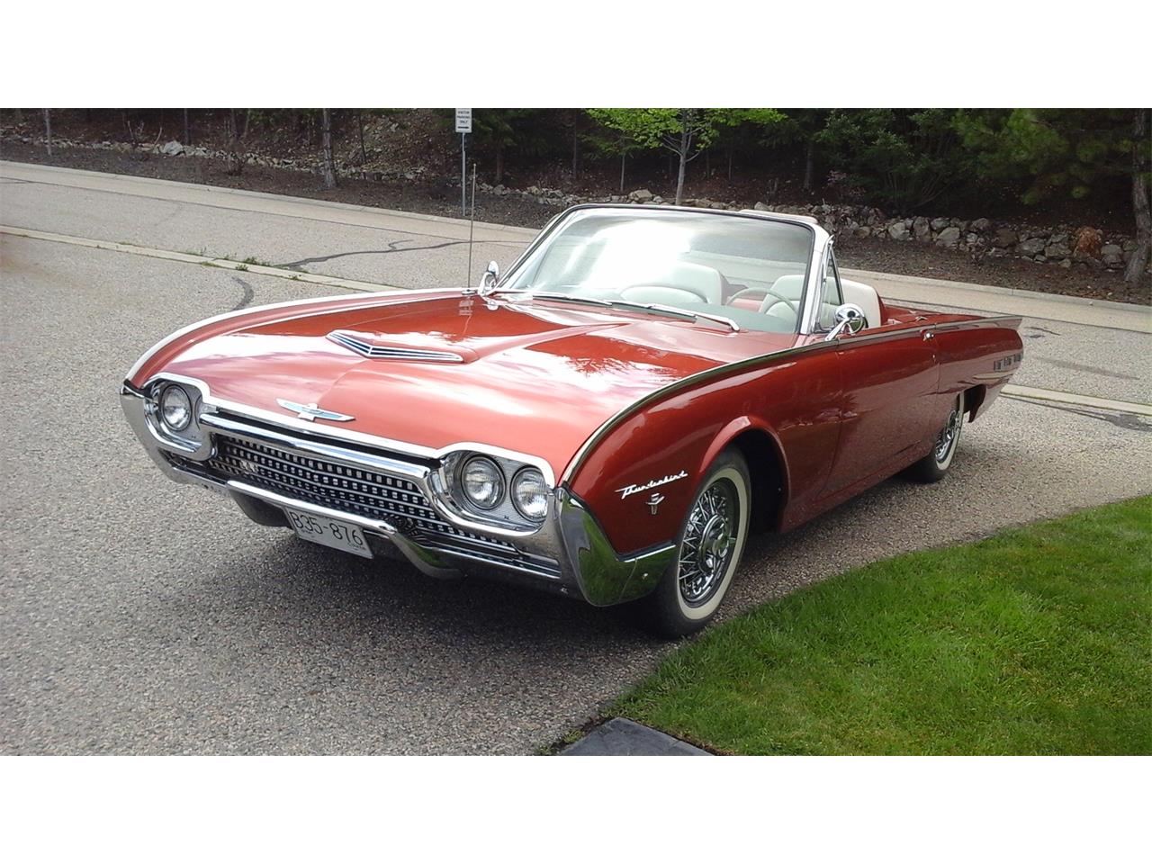 Ford-Thunderbird-1962-Chestnut-Pearlescent-Beige