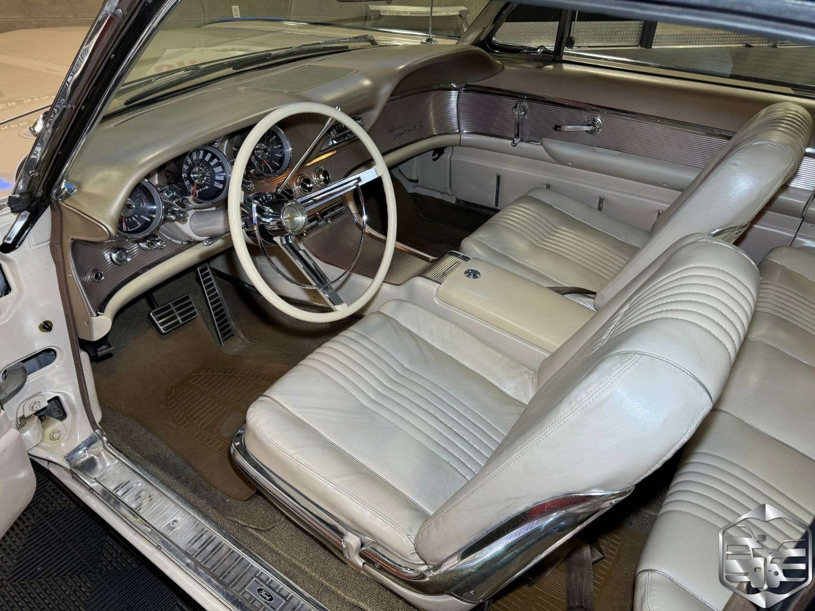 Ford-Thunderbird-1963-Coupe-12