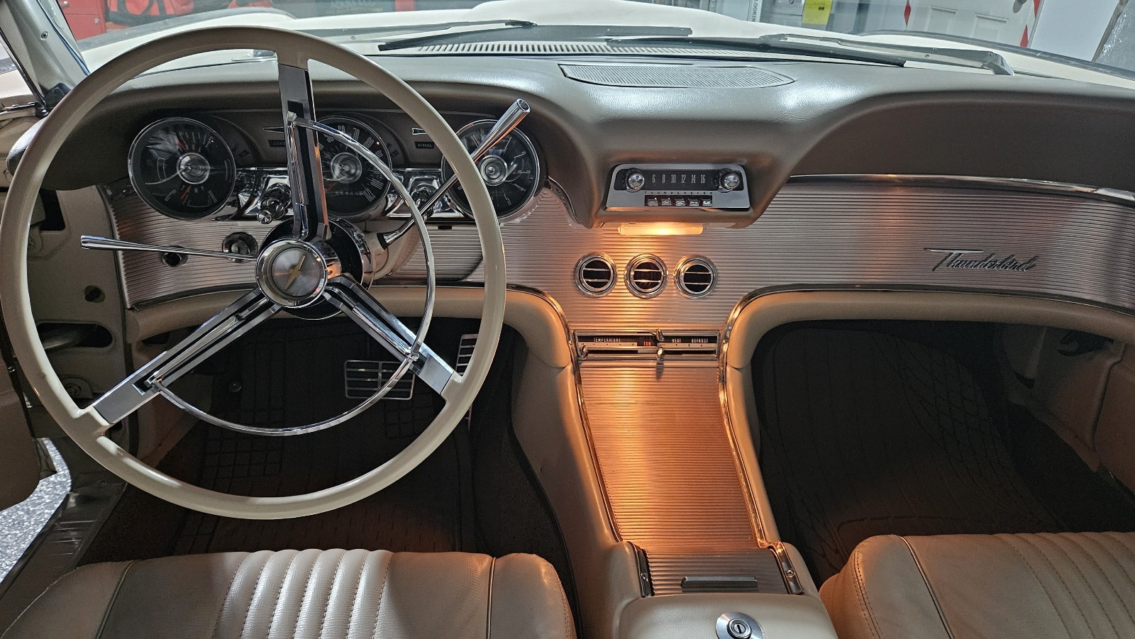 Ford-Thunderbird-1963-Coupe-13