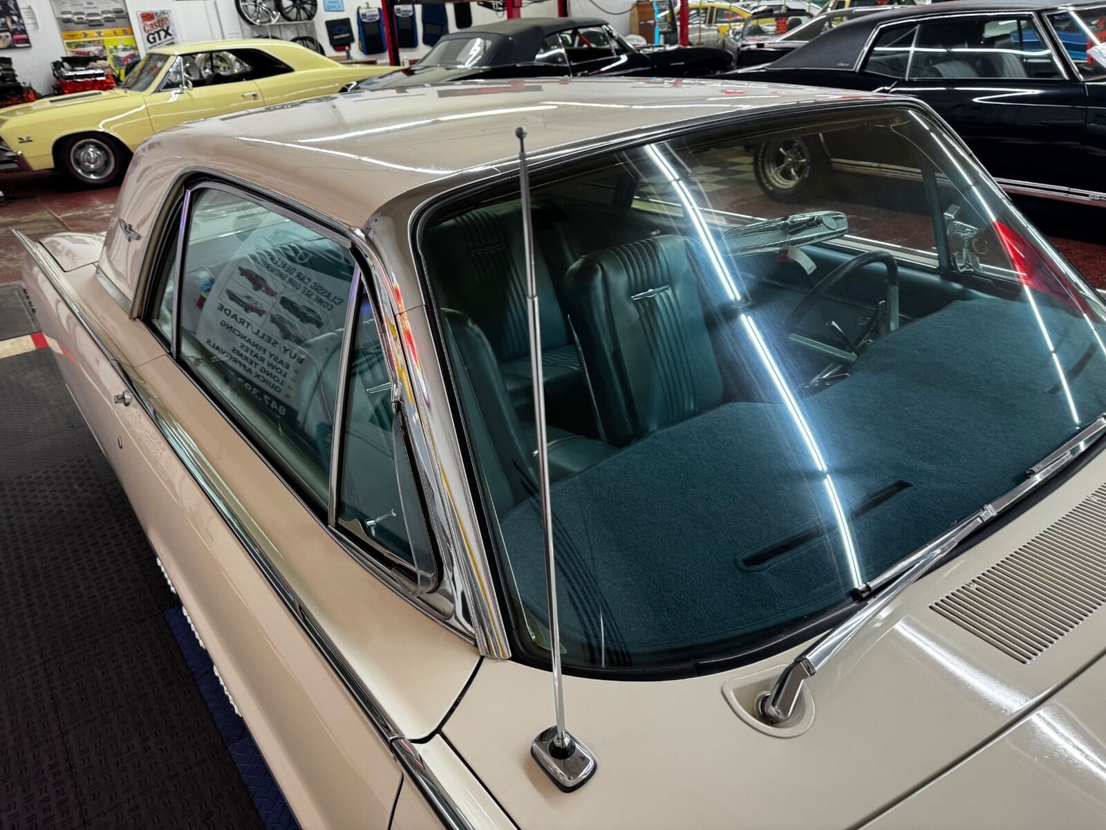 Ford-Thunderbird-1963-Coupe-15