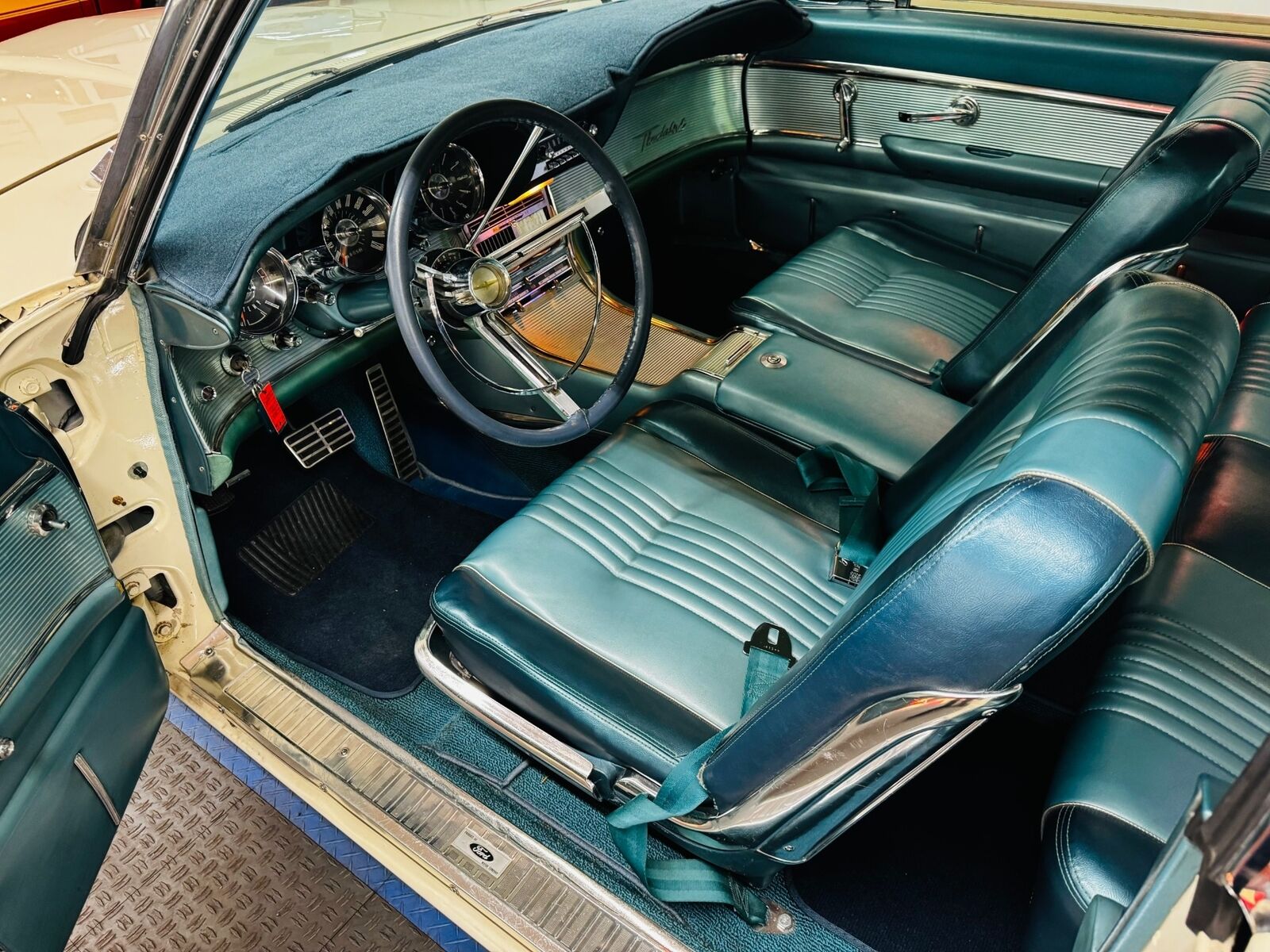 Ford-Thunderbird-1963-Coupe-20