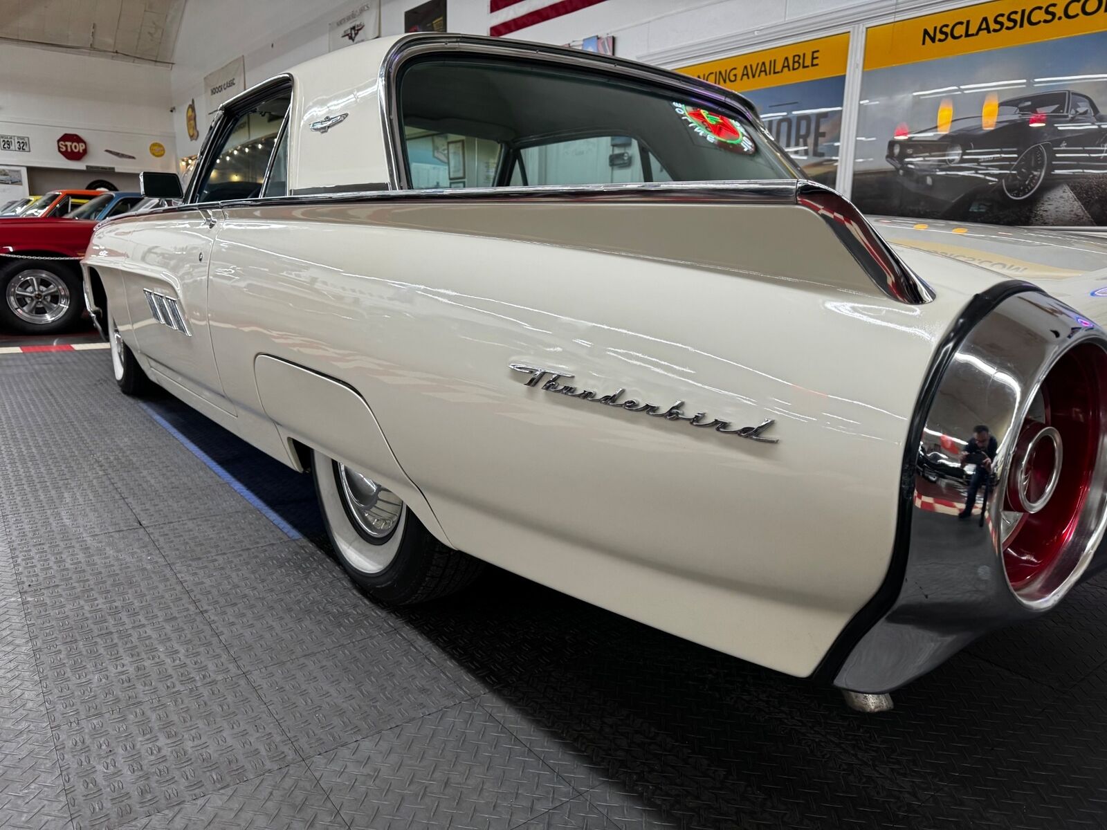 Ford-Thunderbird-1963-Coupe-24