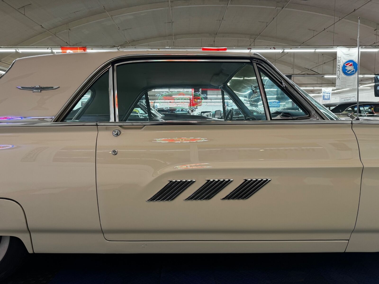 Ford-Thunderbird-1963-Coupe-26