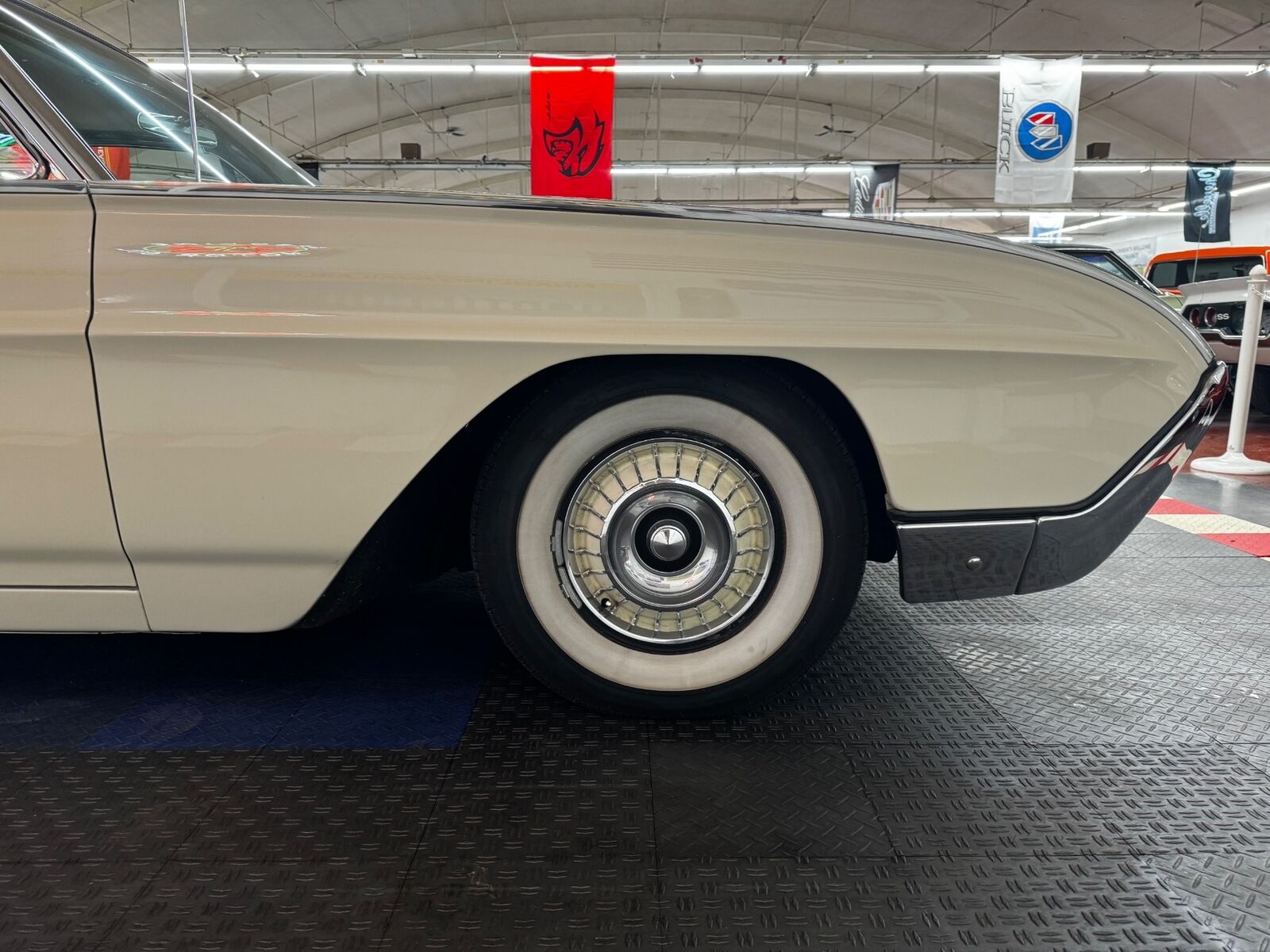 Ford-Thunderbird-1963-Coupe-27