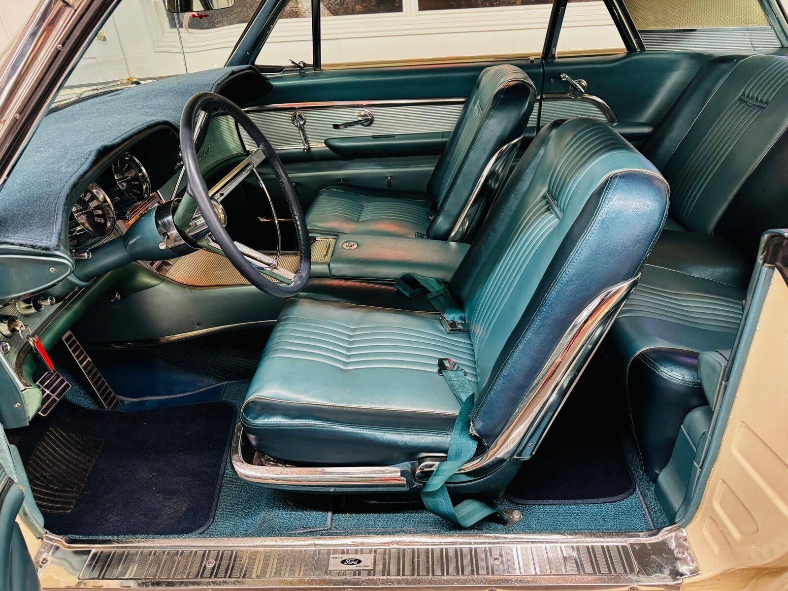 Ford-Thunderbird-1963-Coupe-34