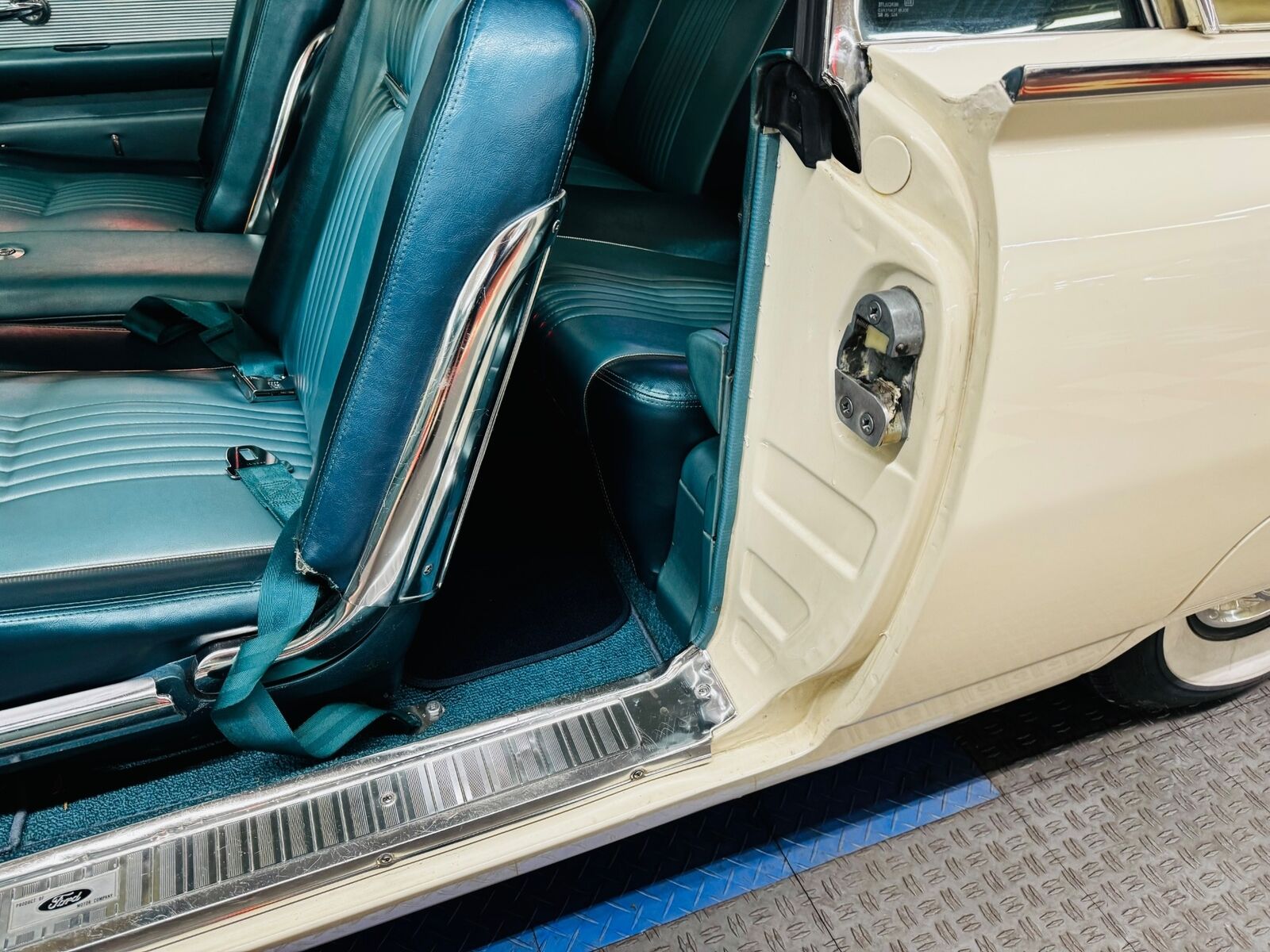 Ford-Thunderbird-1963-Coupe-35