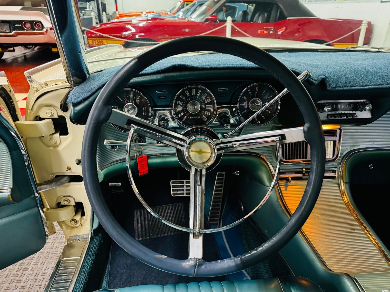 Ford-Thunderbird-1963-Coupe-39