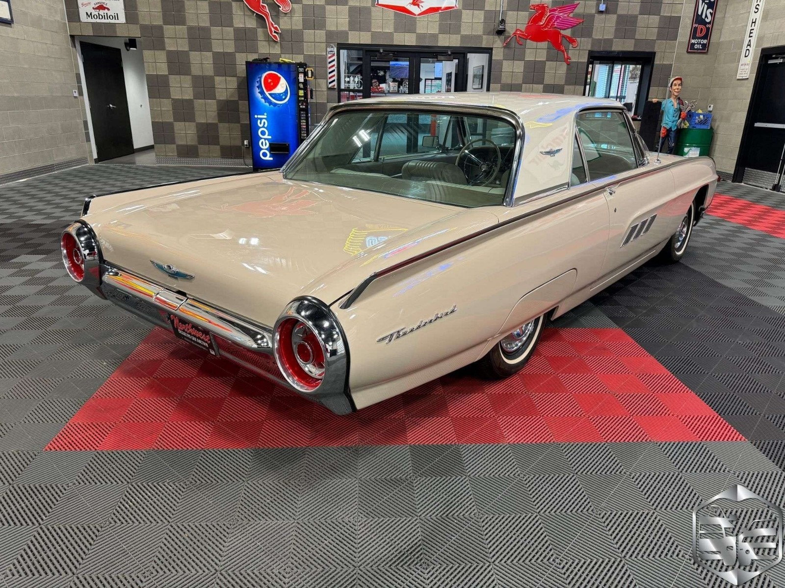 Ford-Thunderbird-1963-Coupe-4