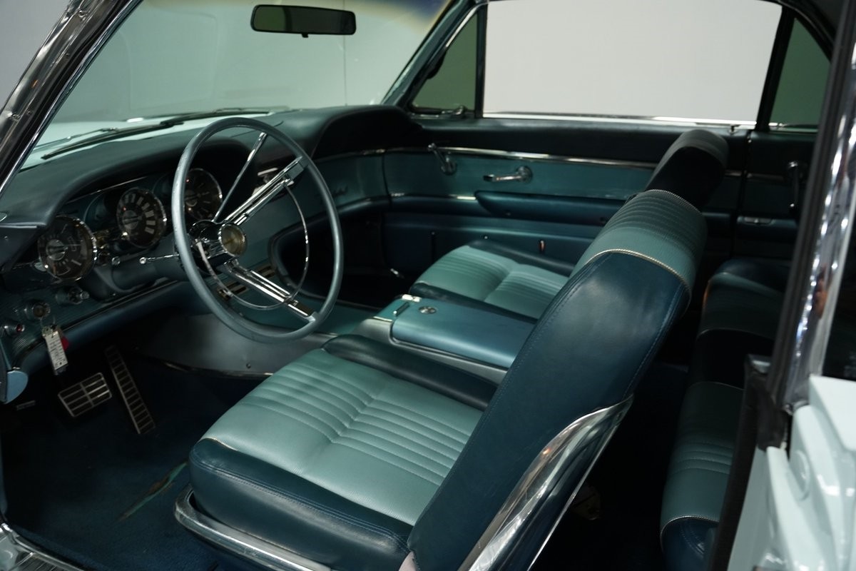 Ford-Thunderbird-1963-Hardtop-4