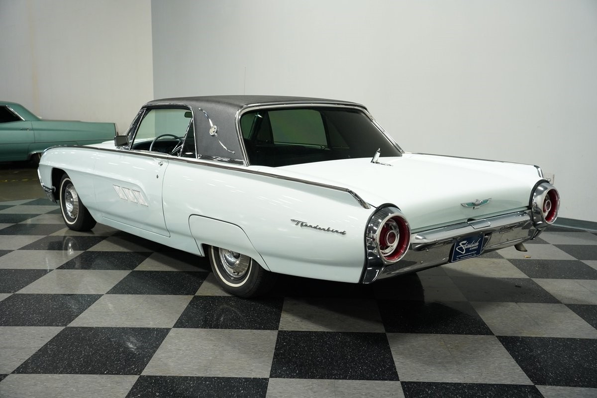 Ford-Thunderbird-1963-Hardtop-9
