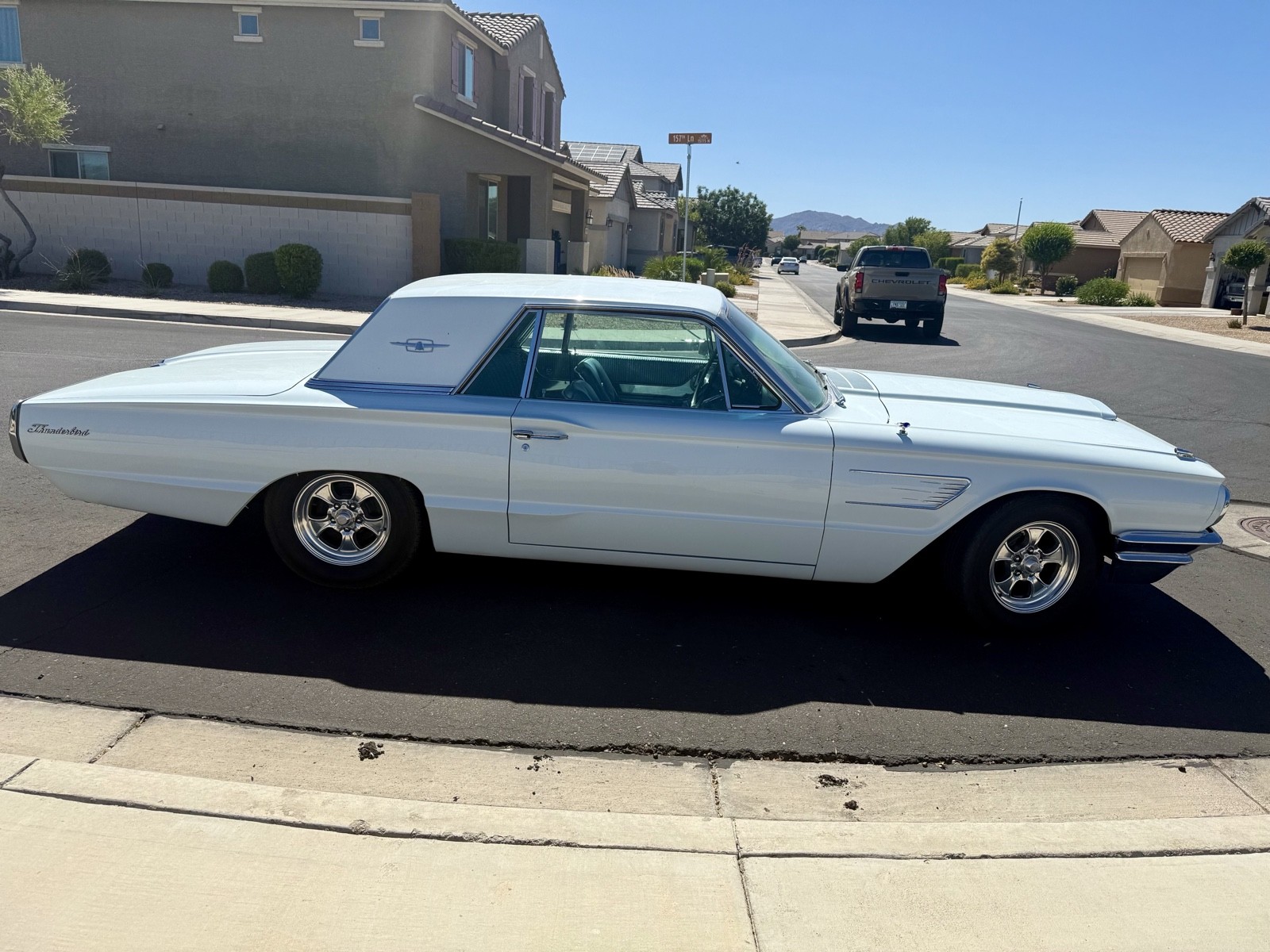 Ford-Thunderbird-1965-1