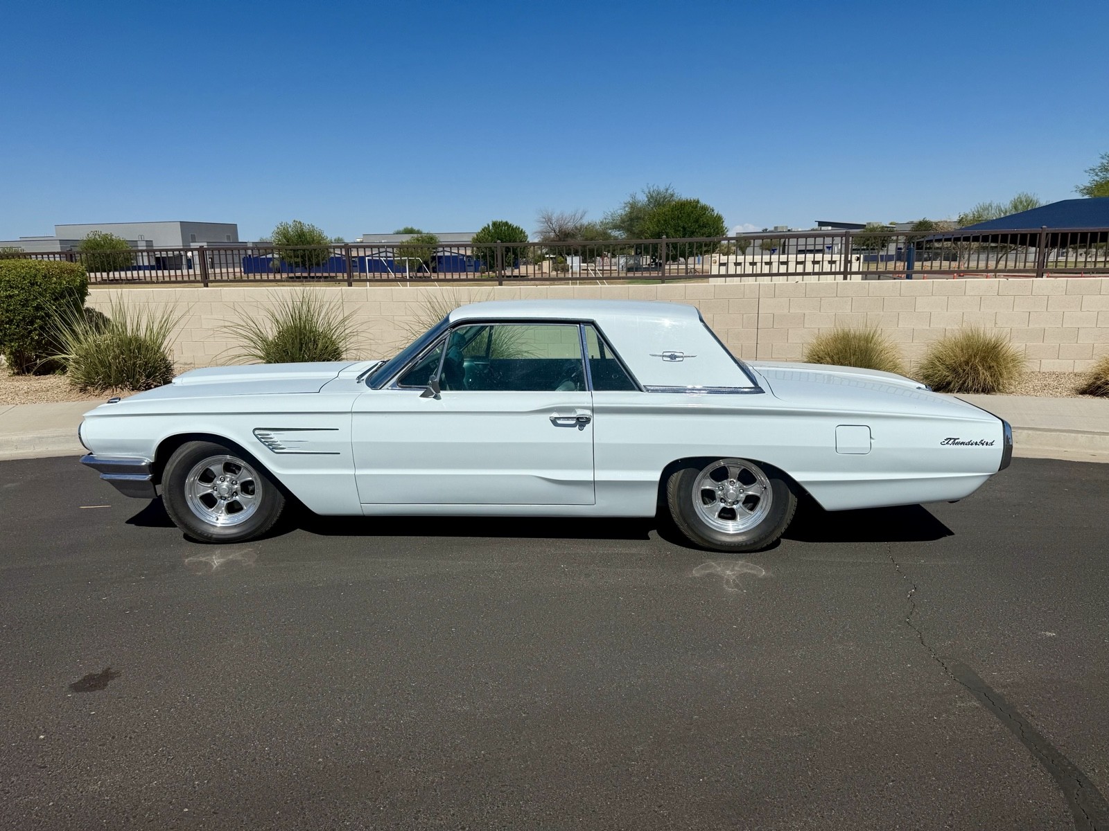 Ford-Thunderbird-1965-3