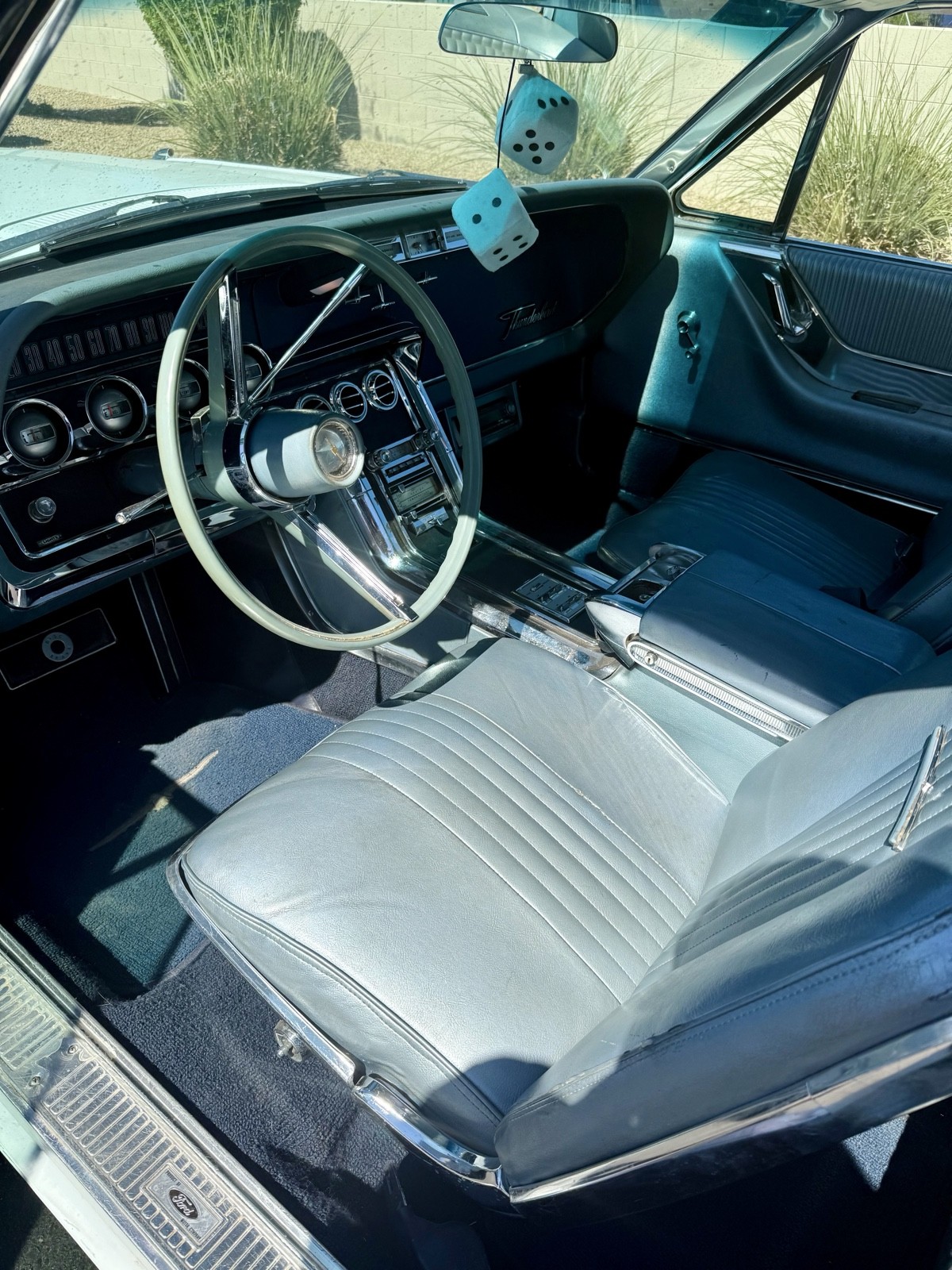 Ford-Thunderbird-1965-8