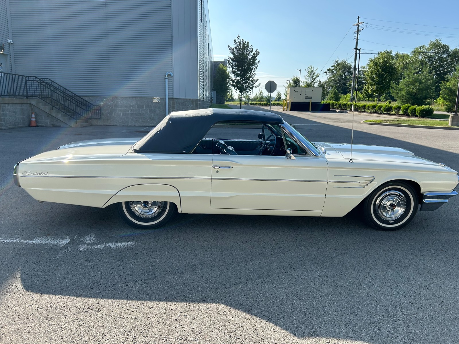 Ford-Thunderbird-1965-Convertible-1