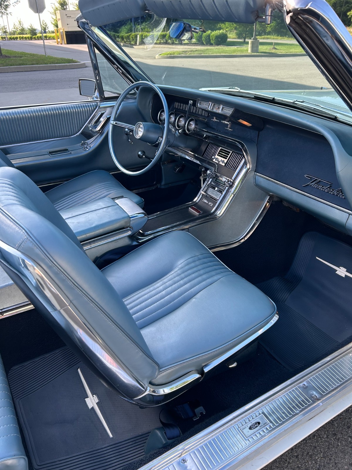 Ford-Thunderbird-1965-Convertible-10