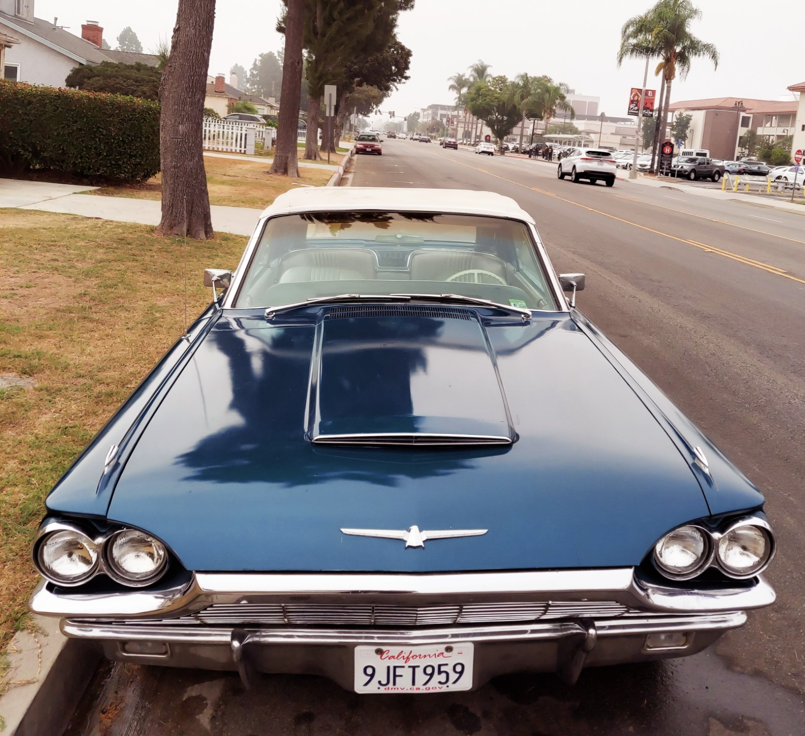 Ford-Thunderbird-1965-Convertible-10