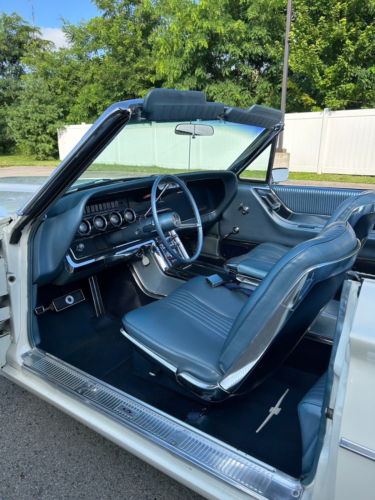 Ford-Thunderbird-1965-Convertible-12
