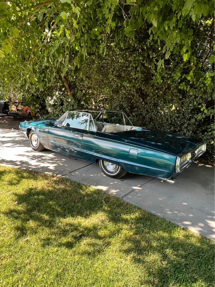Ford-Thunderbird-1965-Convertible-2