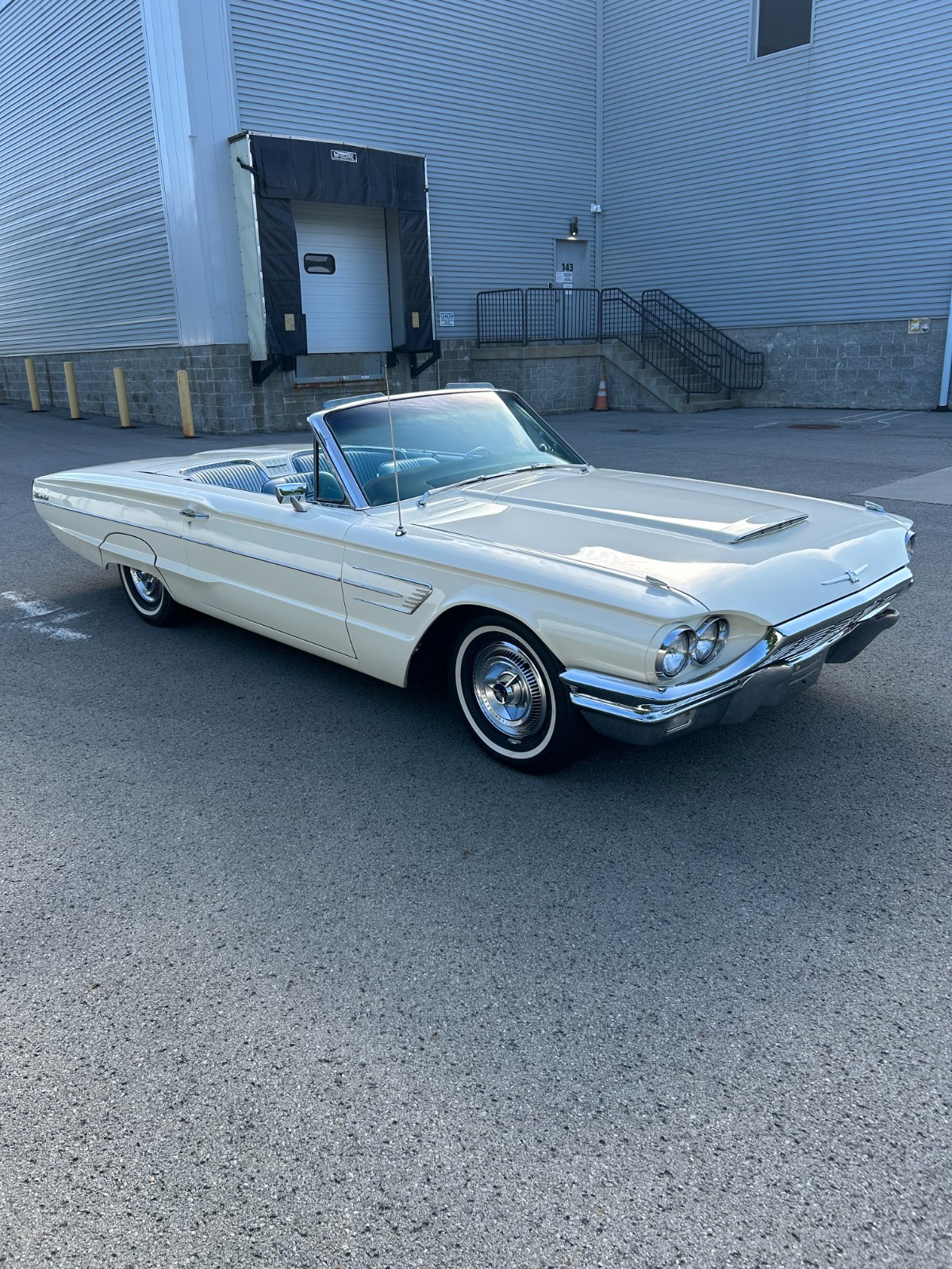 Ford-Thunderbird-1965-Convertible-8