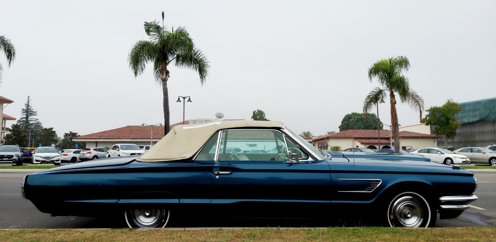 Ford-Thunderbird-1965-Convertible-9