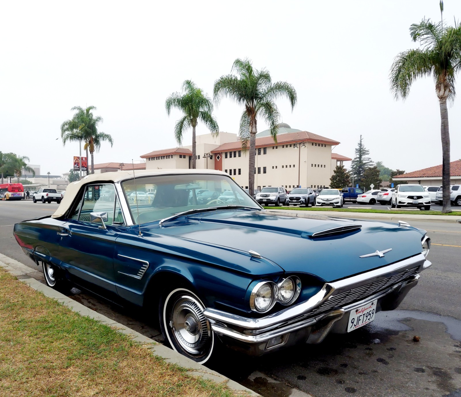 Ford-Thunderbird-1965-Convertible