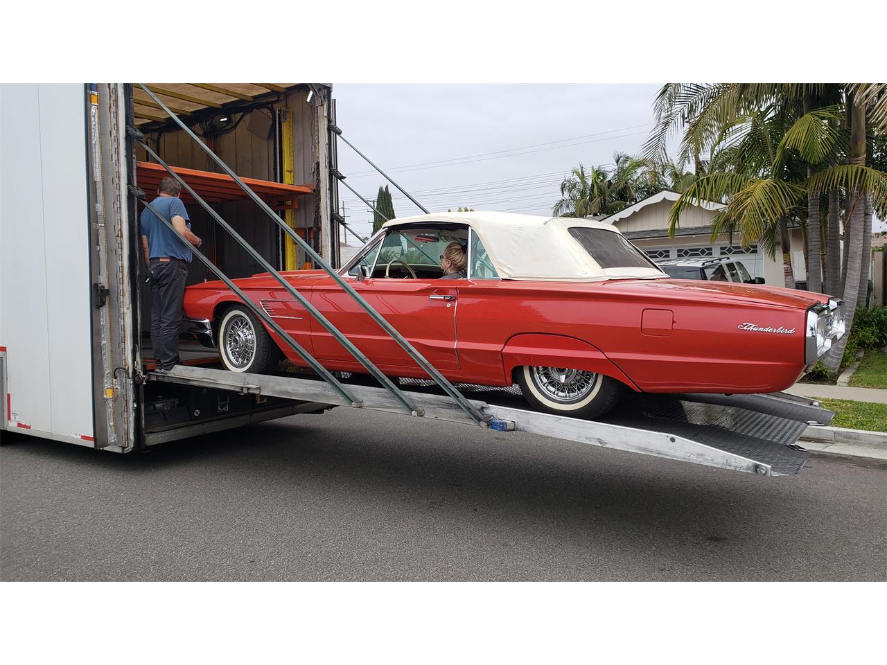 Ford-Thunderbird-1965-Rangoon-Red-White-14