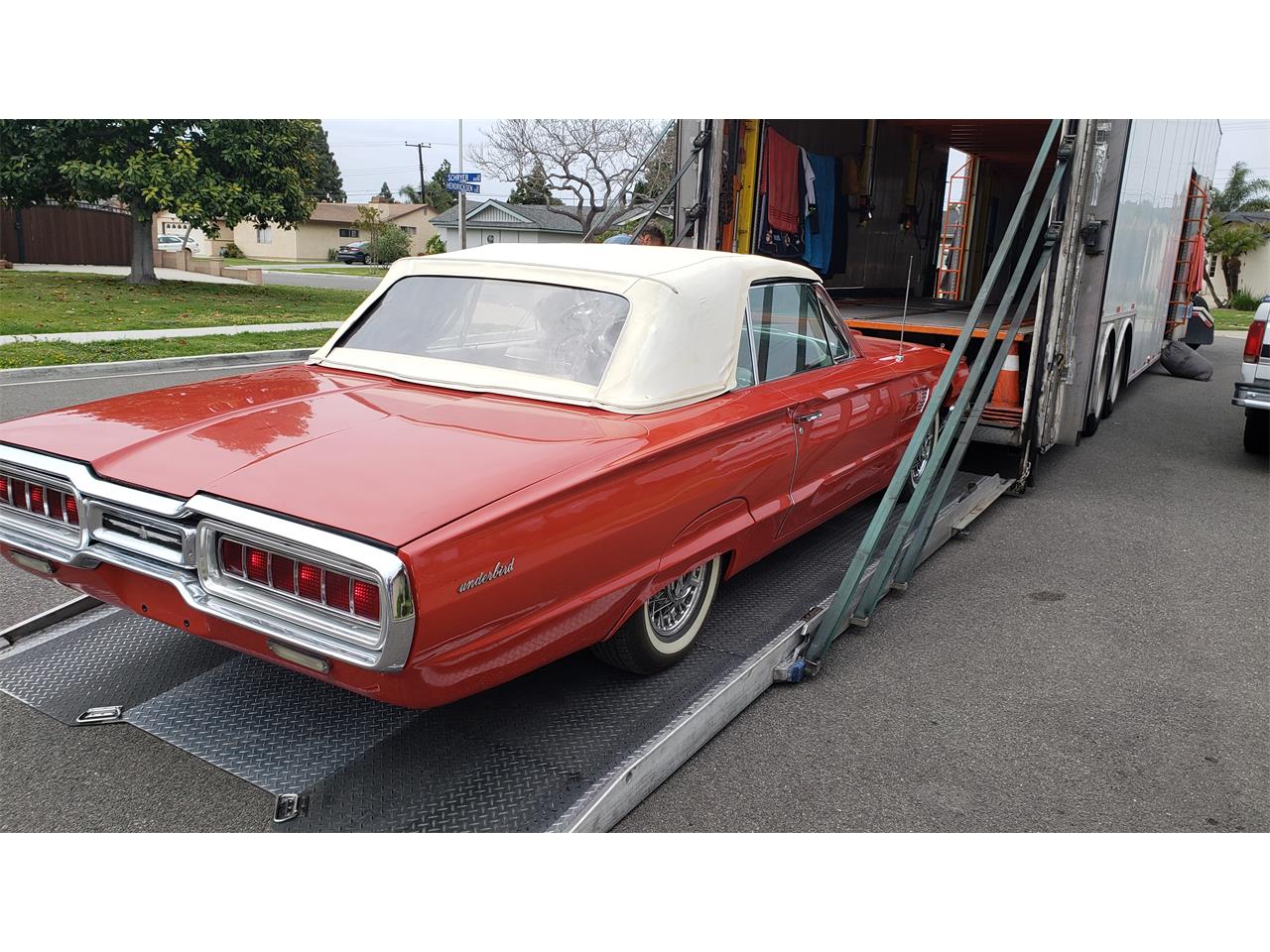 Ford-Thunderbird-1965-Rangoon-Red-White-3