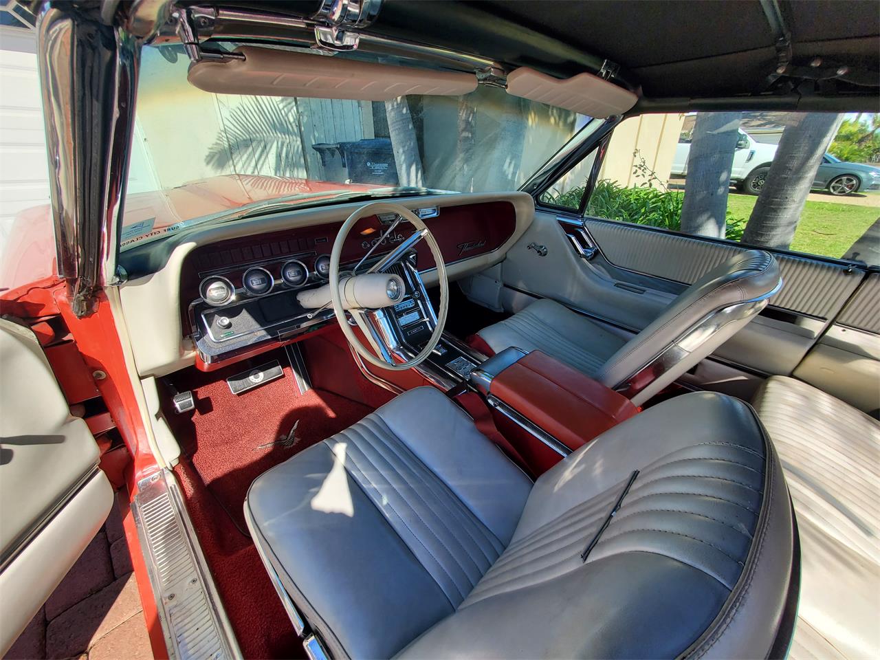 Ford-Thunderbird-1965-Rangoon-Red-White-5